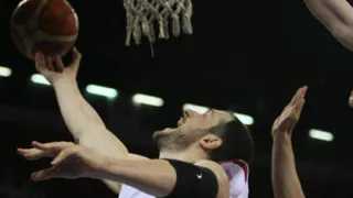 Liga Turca (J26): Efes Pilsen recupera la 3ª plaza. Fenerbahce sigue imparable; Galatasaray, arrollador. El ex Fuenlabrada Alan Voskuil debuta en Bornova