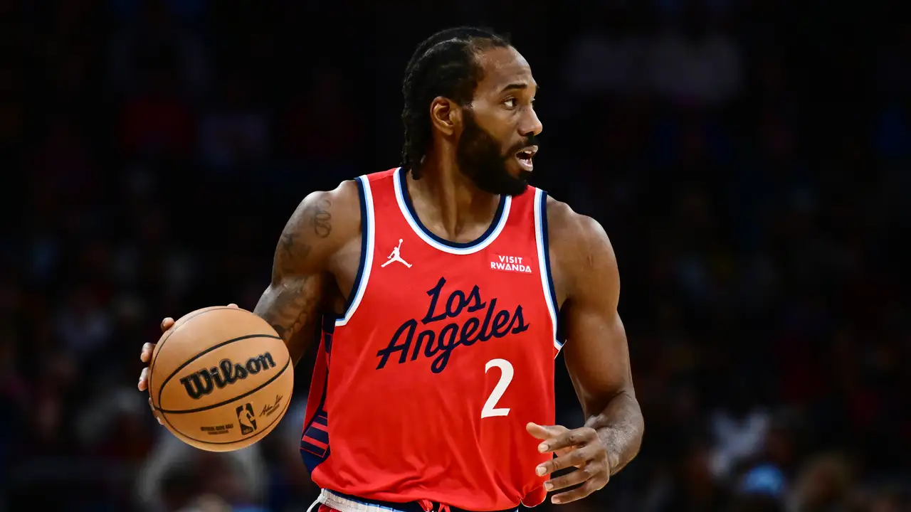 Kawhi Leonard extiende dos años con Toronto por 115 millones de dólares