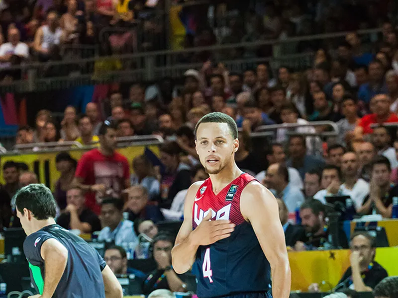 La duodécima consecutiva para los Warriors; Detroit, al picadero de Philadelphia