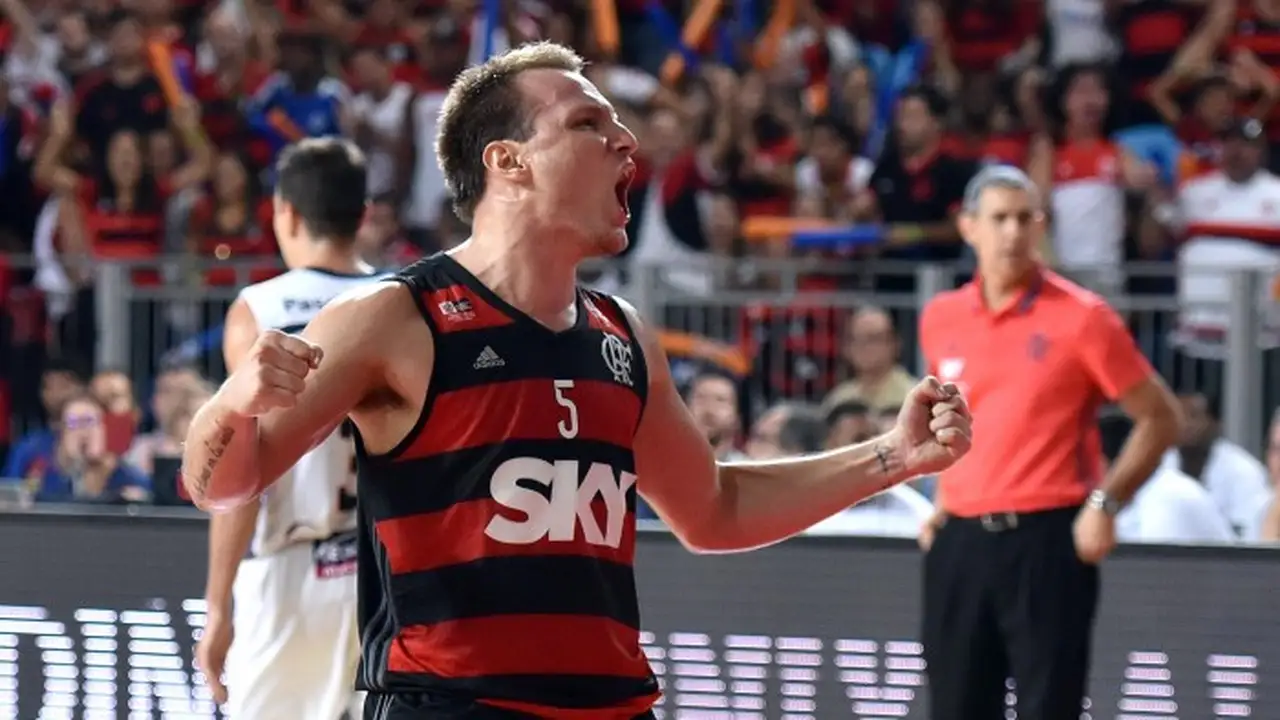 Rafa Luz manda y dirige a Flamengo y Jeleel Akindele y Durand Scott adelantan a Vaqueros