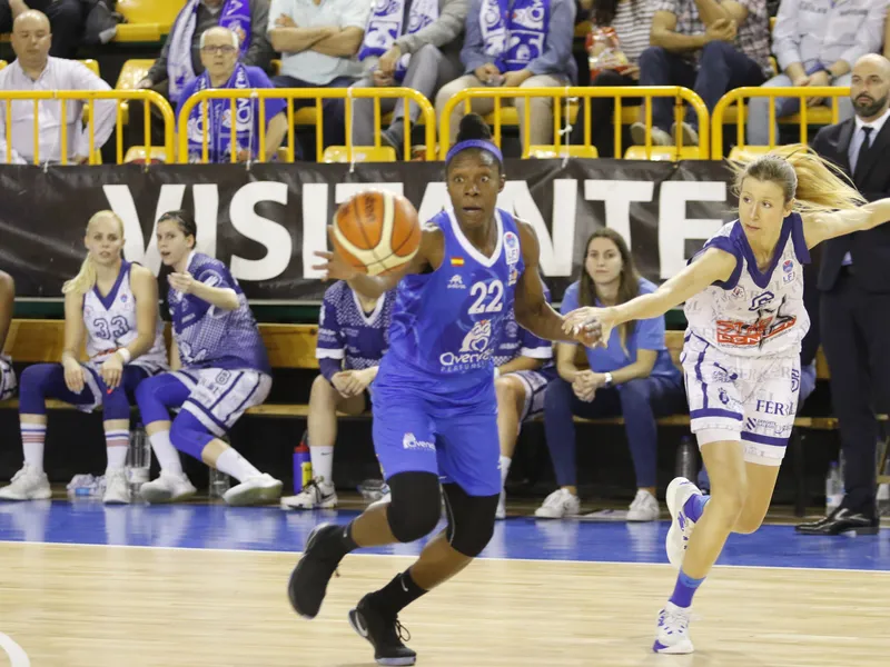 Perfumerías Avenida empieza con paso firme su semifinal contra Uni Ferrol (69-45)