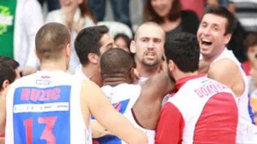 Liga Turca (J4): Galatasaray y Fenerbahce, únicos invictos. Inverosímil triple ganador de Heytvelt  (Tofas) para tumbar a Karsiyaka. Charles Rhodes, MVP. Recordamos a Mirsad Turkcan