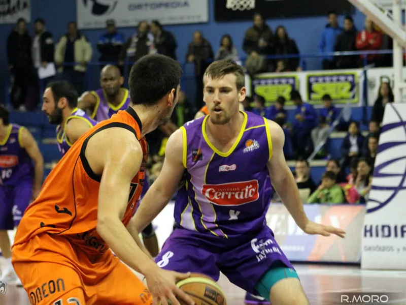 ¡Triple empate en la cola! Ourense prolonga su racha triunfal en Huesca