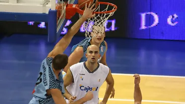 Cajasol se lleva el partido de las primeras urgencias; Estudiantes sigue sin conocer la victoria