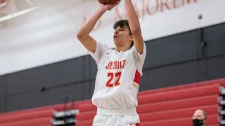 Andrej Stojakovic pondrá rumbo a la NCAA y busca seguir los pasos de su padre