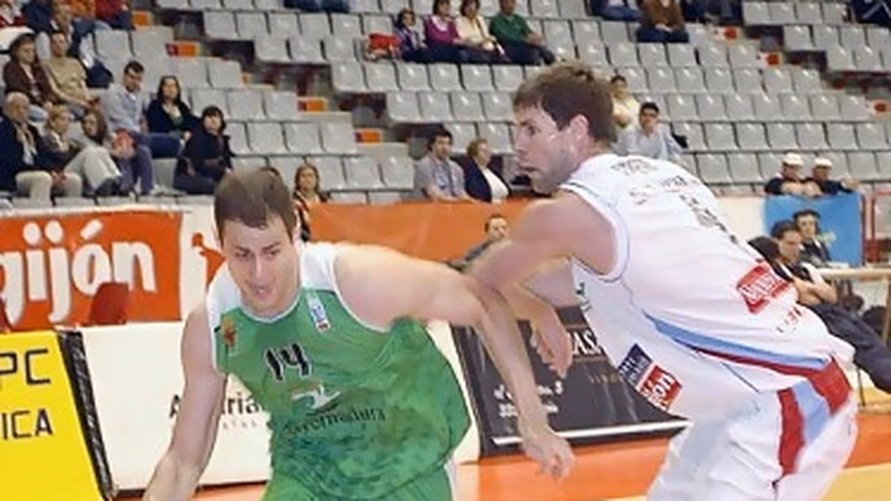 Dominick Martín renueva en Plasencia-Extremadura