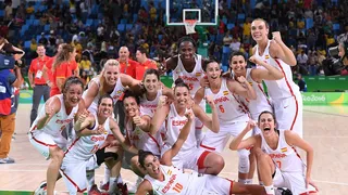 ¡A la final! España la lía ante Serbia y luchará por la medalla de oro (68-54)