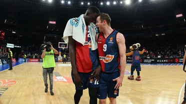 Kirolbet Baskonia se lleva la victoria y el average frente Armani Milano (80-75)