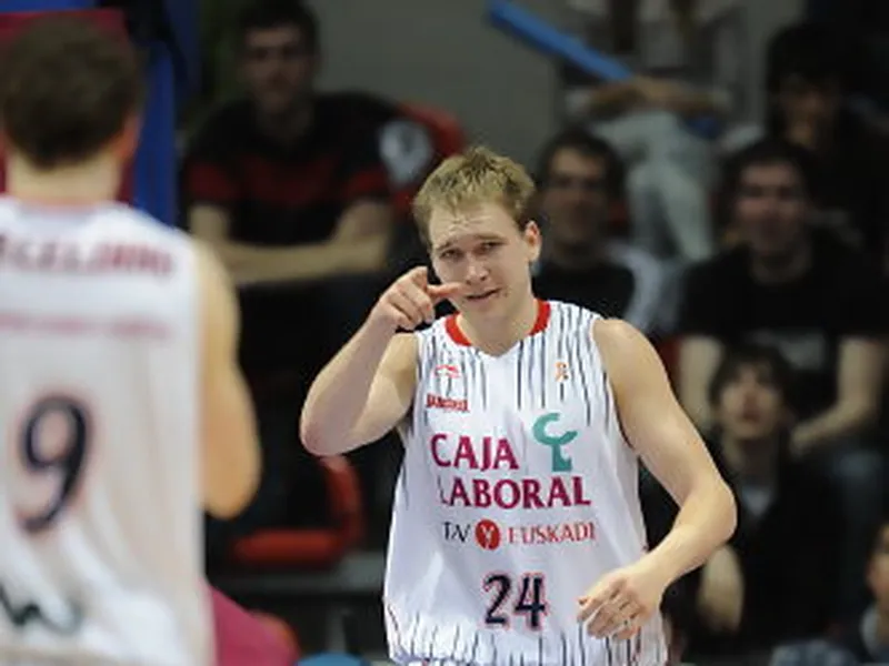 Caja Laboral roba la tercera plaza al PE Valencia (72-65)