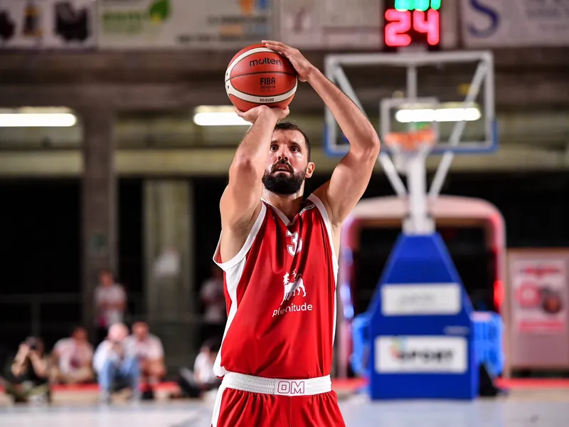 El debut de Nikola Mirotic con Armani Milán: “Lo más parecido a un club NBA”