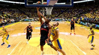 El carácter y la juventud argentina de Vildoza rozan la remontada en Tel Aviv (74-68)