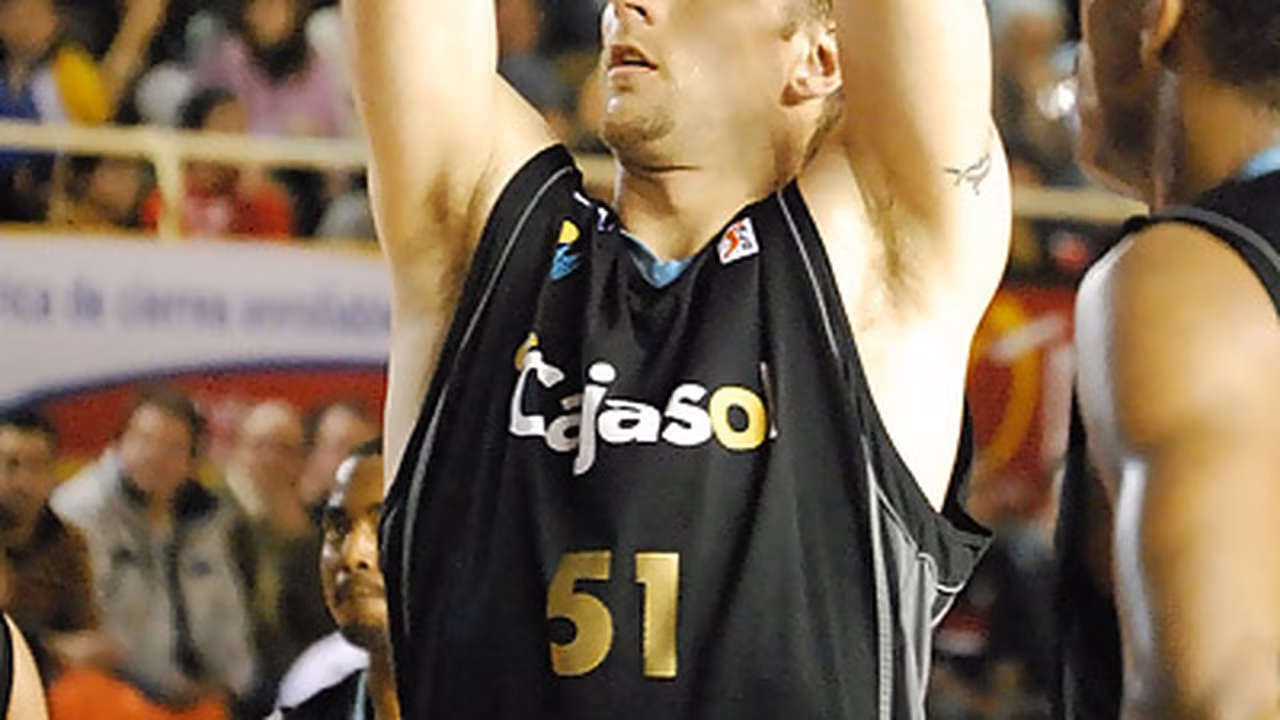 ACB outside: Andy Betts jugará en el Efes Pilsen