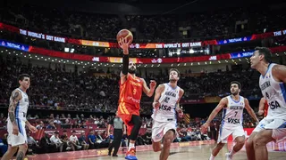 España arrasa en la final de los sueños y la convicción a una brava Argentina (95-75)