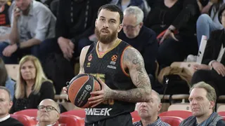 Una noche de borrachera le sale cara a Mike James