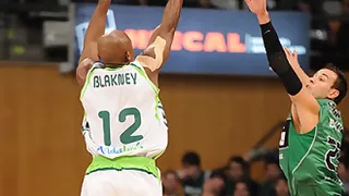 Cajasol refuerza la posición de base con el fichaje del veterano Roderick Blakney