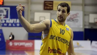 ¿Qué harías si te encuentras una cartera con 900 euros? Travis Leslie te cuenta su caso