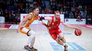 ⁠De estar descartado en Baskonia a liarla en Italia: Nico Mannion