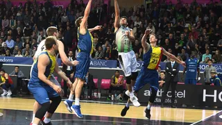 Alarma en la Penya: Después del KO de Dawson, Dakota Mathias con molestias