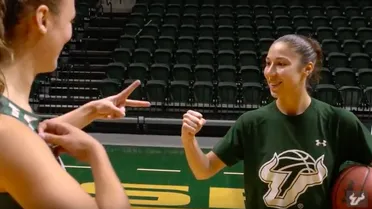 Ari Pujol y Laia Flores se retan al juego del B-U-R-R-O ¿Quién ganará? (VIDEO)