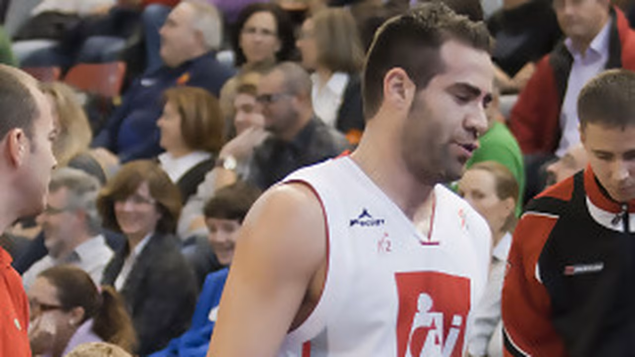 Una lesión acaba con el culebrón de Carlos Cabezas