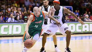 FIATC Joventut se las verá con el Barça tras no oponer resistencia en Sevilla (77-70)