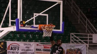 Ashaolu (MVP), Sanz (entrenador). Sàbat, Leonavicius, Sánchez y Ogide completan quinteto