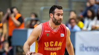 Carlos Cabezas cumple 500 partidos bajo la orgullosa mirada de su padre