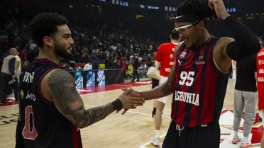 Moneke atrapado en el aeropuerto y el curioso récord de un Howard pletórico