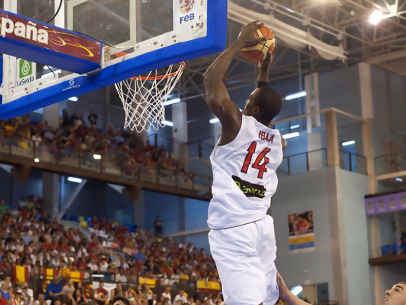 Victoria con trasfondo de las lesiones de Ricky y Rudy (79-57)