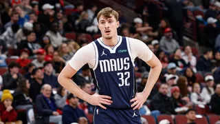 ¡Cooper Flagg (45 puntos) gana su duelo de infarto con LeBron James!