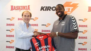 OD Anosike, en la cuerda floja: Laboral Kutxa podría rescindir su contrato inminentemente