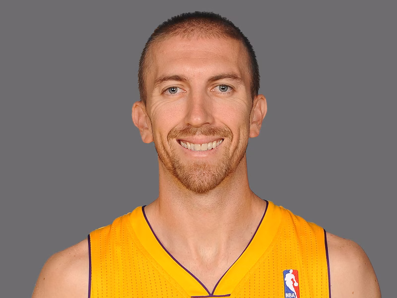 Steve Blake y Ryan Kelly rescatan a los Lakers; LeBron James puede con un gran  Griffin