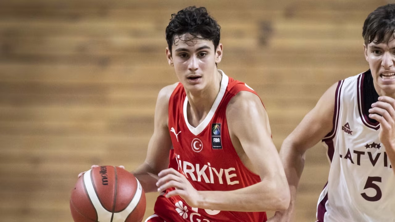 Omer Kutluay, perla del Real Madrid, se sale en el Eurobasket U16