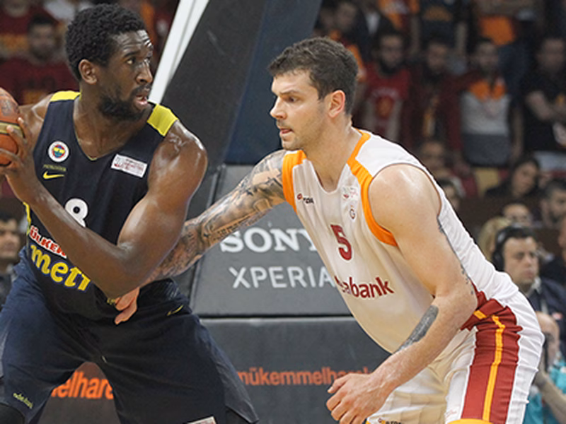 Efes-Fenerbahce, finalistas. El Dogus de Blatt, presupuesto de ¡30 millones €!