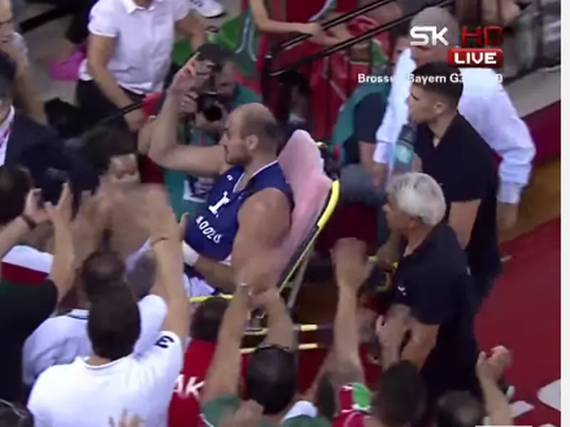 Más problemas para Efes: Krstic se lesiona de gravedad y explota contra el público