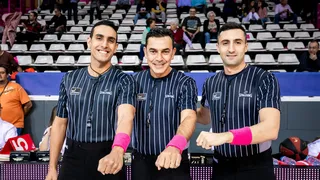 Árbitros de la ACB de baloncesto insultando a camareros