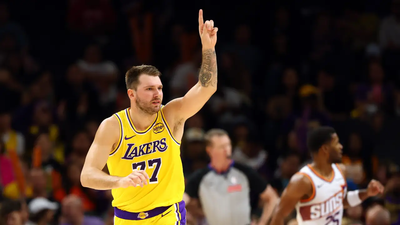 ¡Con otro partido colosal de Luka Doncic (60 puntos), los Los Angles Lakers ganan en Miami!