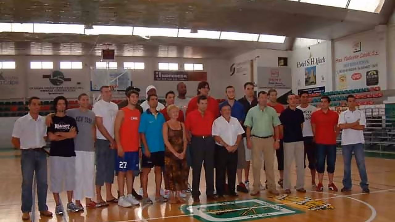 El C.B. Aguas de Calpe presenta su plantilla a la afición