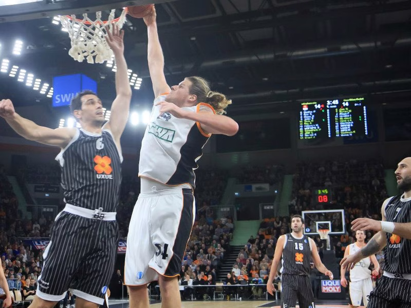 Uxue BB sale vivo de Ulm pese a John Bryant (85-81)