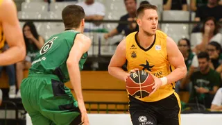 Mateusz Ponitka y Fran Vázquez frustran a un Divina Seguros Joventut que no conoce la victoria