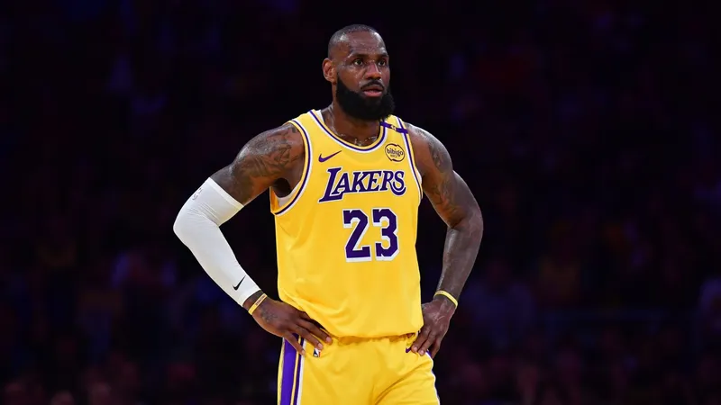 Un nuevo récord para LeBron James: la mayor caída salarial de la historia