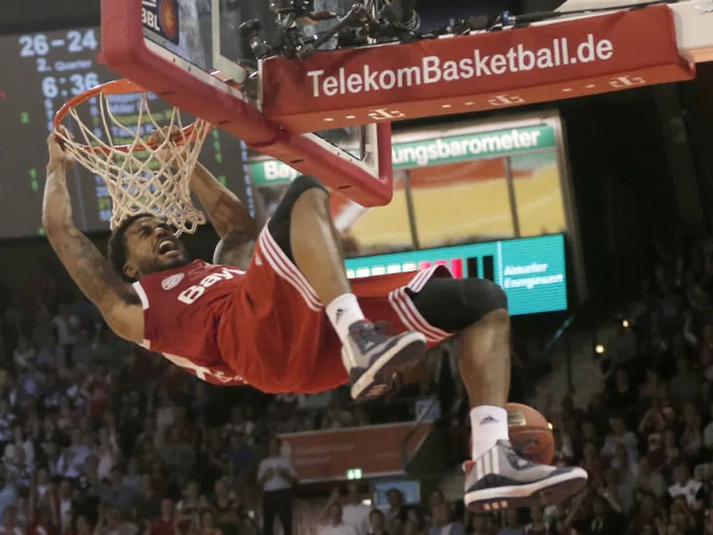 Bayern salva el primer matchball, Taylor y Bryant conducen la final al quinto partido