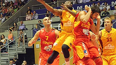 Bo McCalebb, Pelicans le dan la alternativa; Mirza Begic, cortado