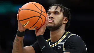 ¿El gran error de Pelinka? El jugador que los Lakers cortaron y ahora anota 48 puntos