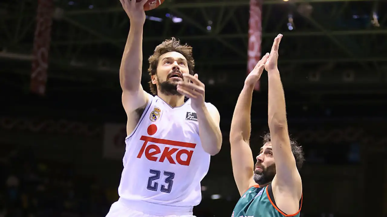 Sudó la gota gorda, pero el Real Madrid será segundo tras vencer en Sevilla (90-97)