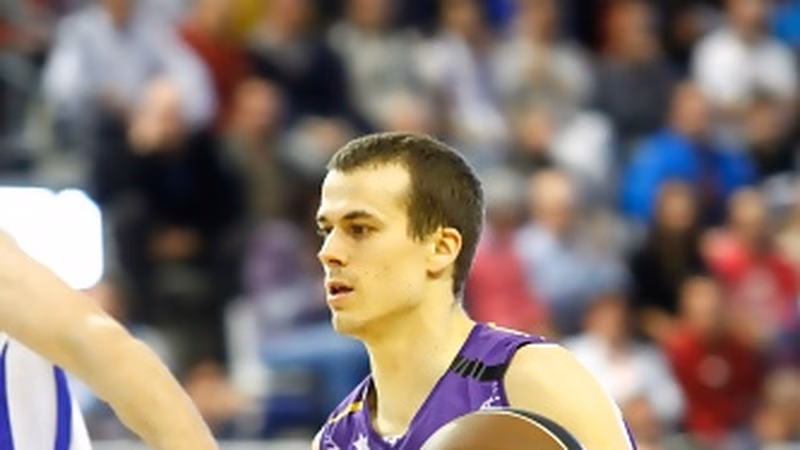 Stephane Dumas, tercera pieza del Blancos de Rueda 2011-12