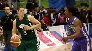 Alejandro Navajas renueva en Breogán