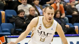 La magia del Chacho y el talento de Velickovic conquistan el Buesa Arena y fuerzan el 5º encuentro