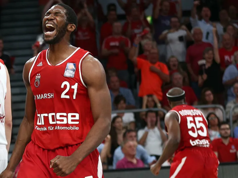 Trevor Mbakwe tapona las opciones de Bayern. Brose Baskets, a una victoria del título