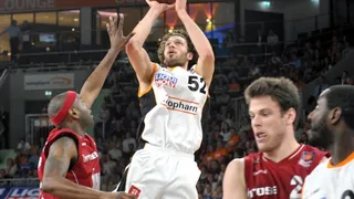 Keaton Nankivil cierra la pintura de Obradoiro. Sada, rumbo a Andorra